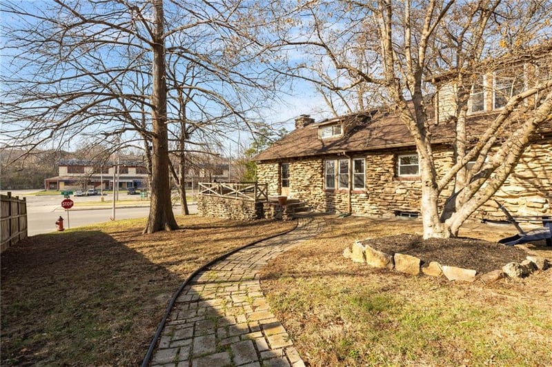 820 85th St, Kansas City, MO 64131