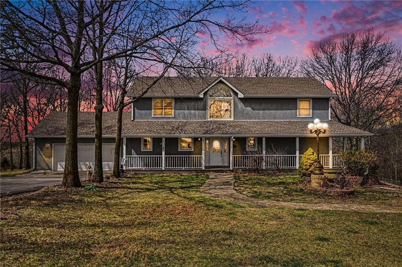17251 Hollingsworth Rd, Basehor, KS 66007