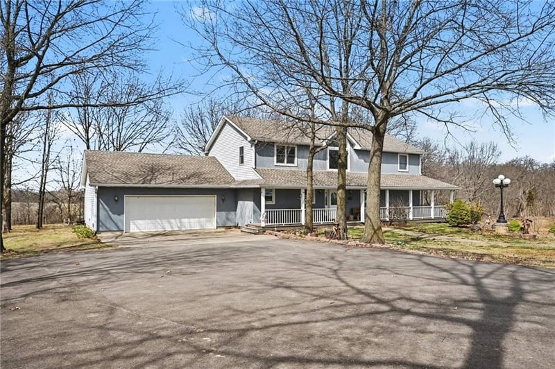 17251 Hollingsworth Rd, Basehor, KS 66007