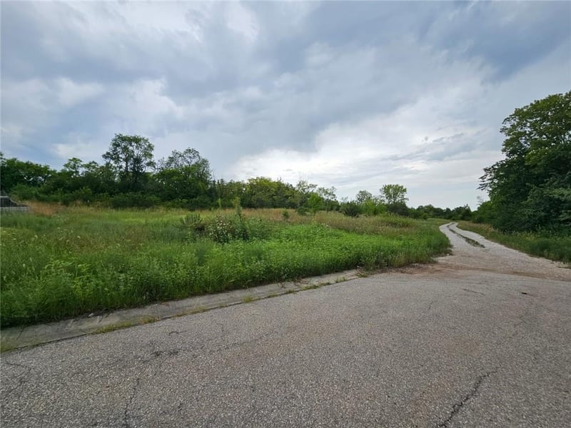 25390 143rd St, Olathe, KS 66061
