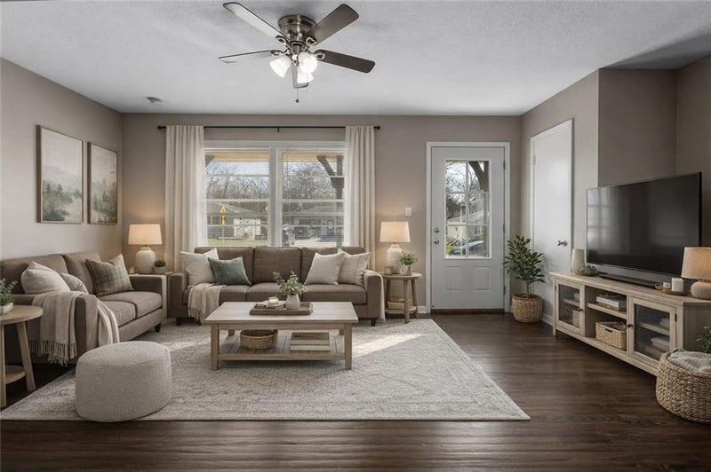 902 Lea Dr, Lee's Summit, MO 64081