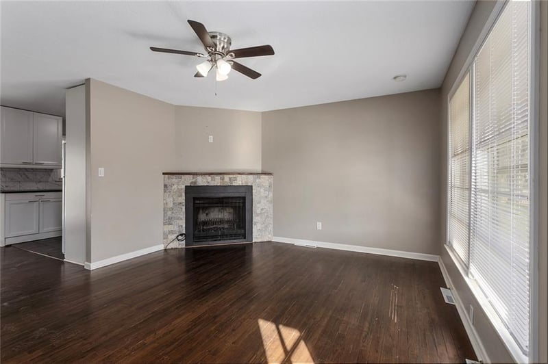 902 Lea Dr, Lee's Summit, MO 64081