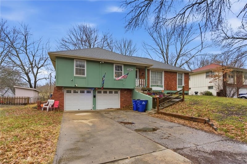 12912 Sycamore Ave, Grandview, MO 64030