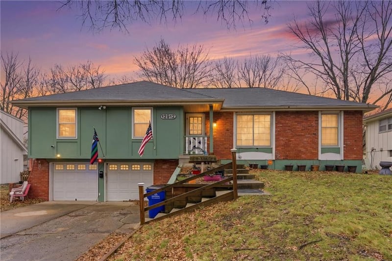 12912 Sycamore Ave, Grandview, MO 64030