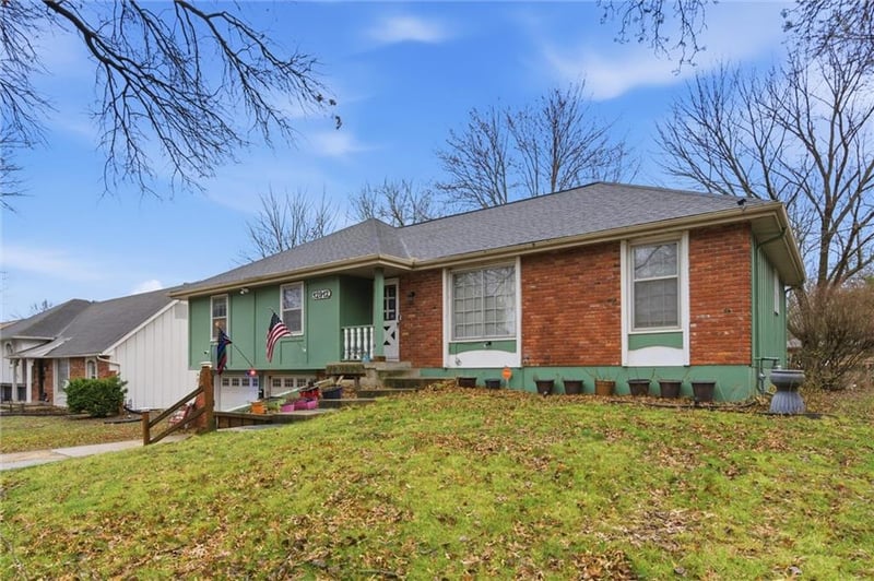 12912 Sycamore Ave, Grandview, MO 64030