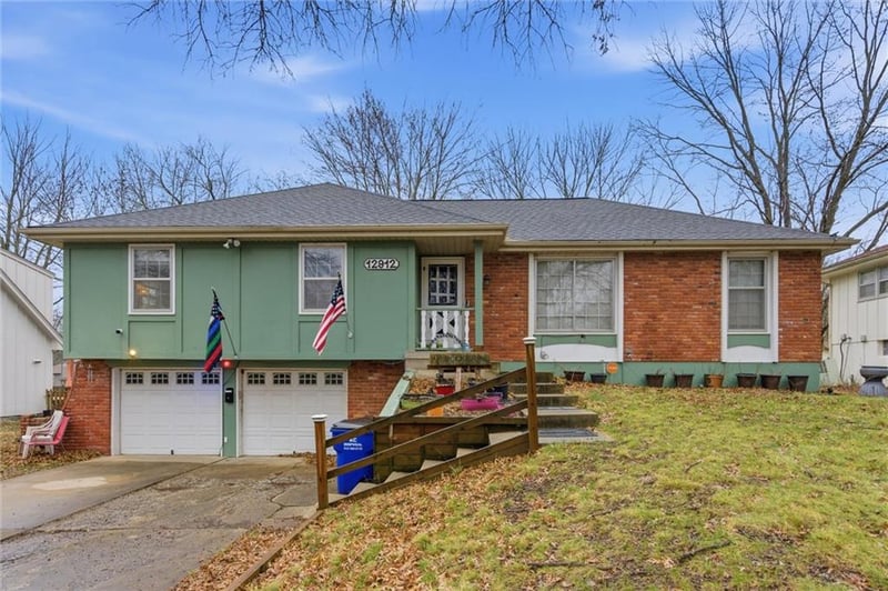 12912 Sycamore Ave, Grandview, MO 64030