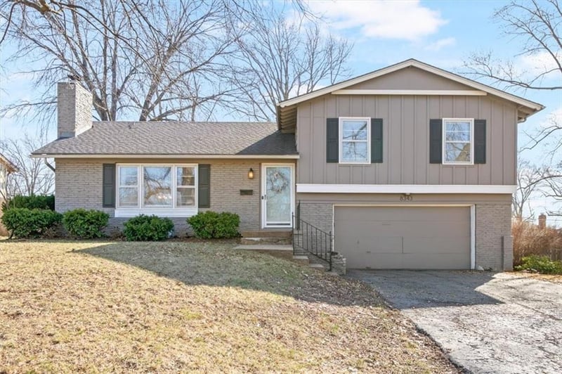 8343 Travis Ln, Overland Park, KS 66212