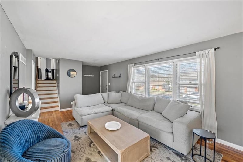 8343 Travis Ln, Overland Park, KS 66212