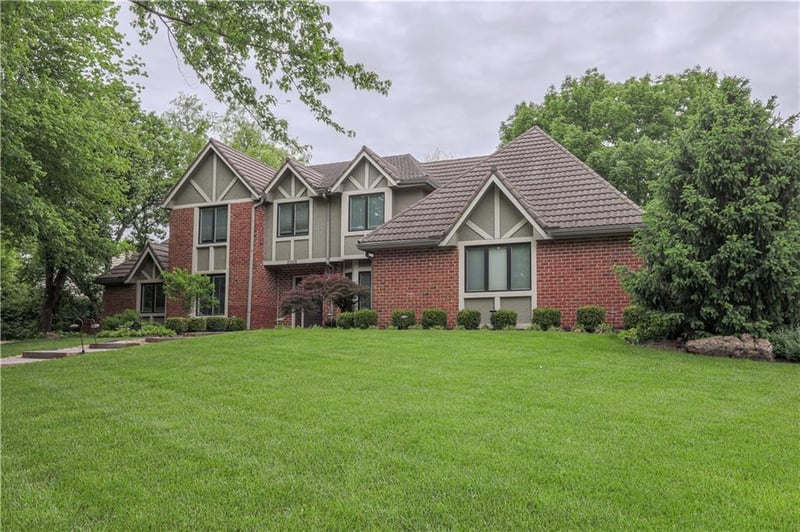2305 127th St, Leawood, KS 66209