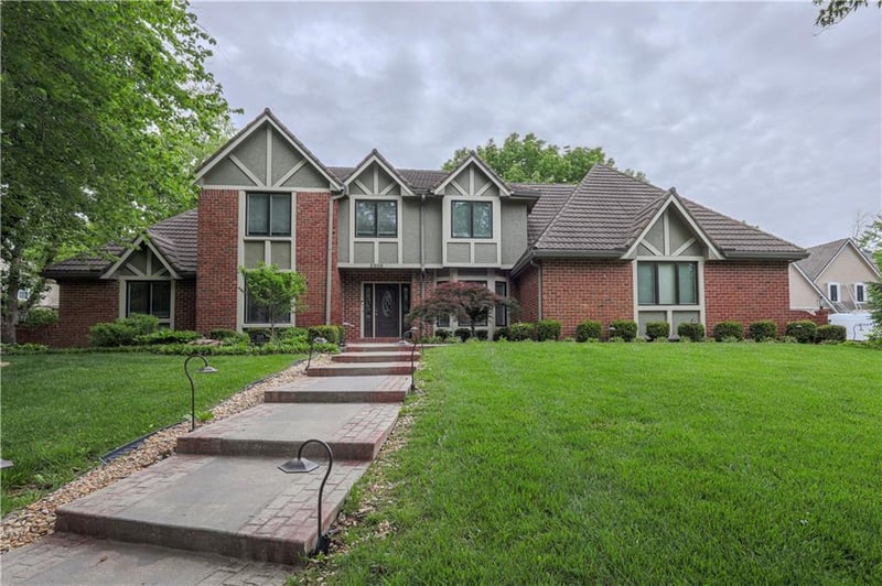 2305 127th St, Leawood, KS 66209