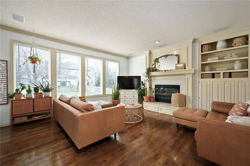 5117 W 158th St, Overland Park, KS 66224