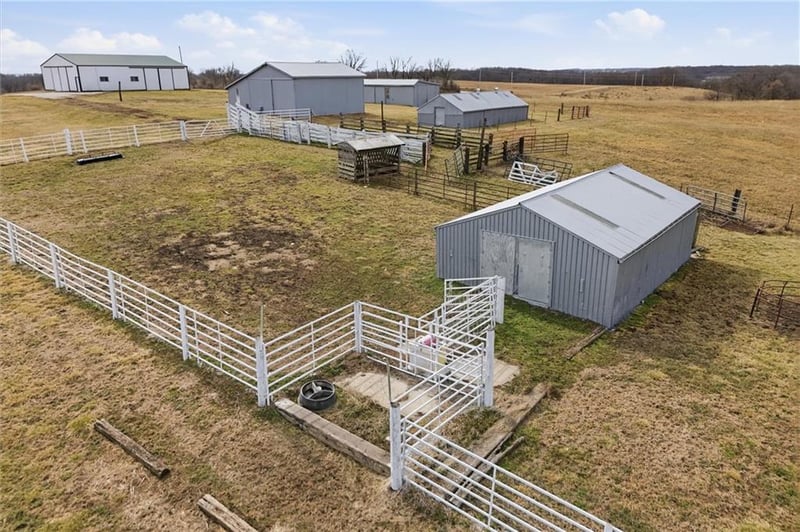 10625 Franklin Rd, Richmond, MO 64085
