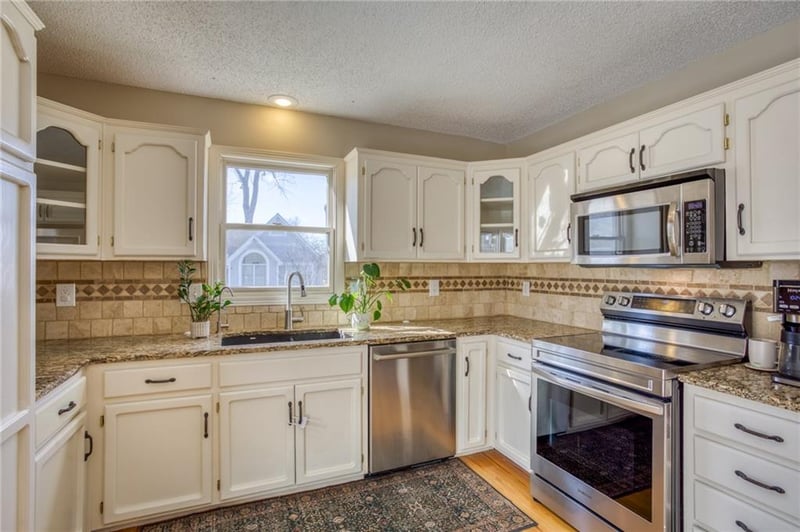 8701 N Winan Ave, Kansas City, MO 64153