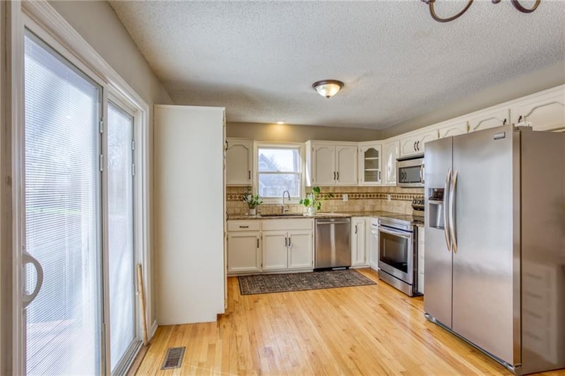 8701 Winan Ave, Kansas City, MO 64153