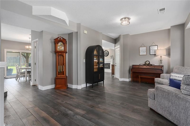 8120 Delta Dr, Kansas City, MO 64151