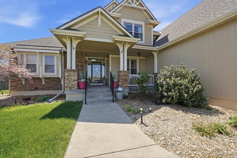 1401 Ernest Way, Lee's Summit, MO 64086