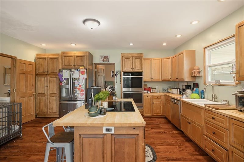 9133 40th Rd, St Joseph, MO 64507
