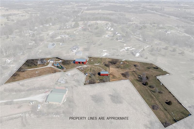 9133 40th Rd, St Joseph, MO 64507