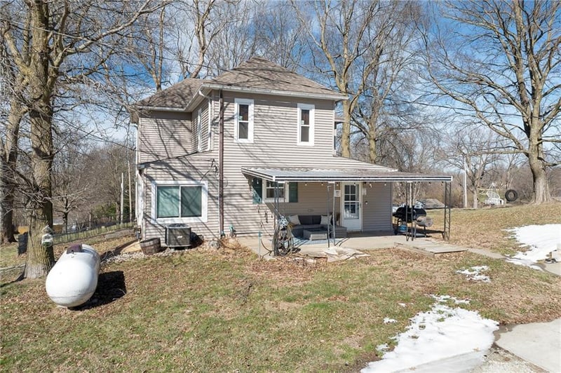 9133 40th Rd, St Joseph, MO 64507
