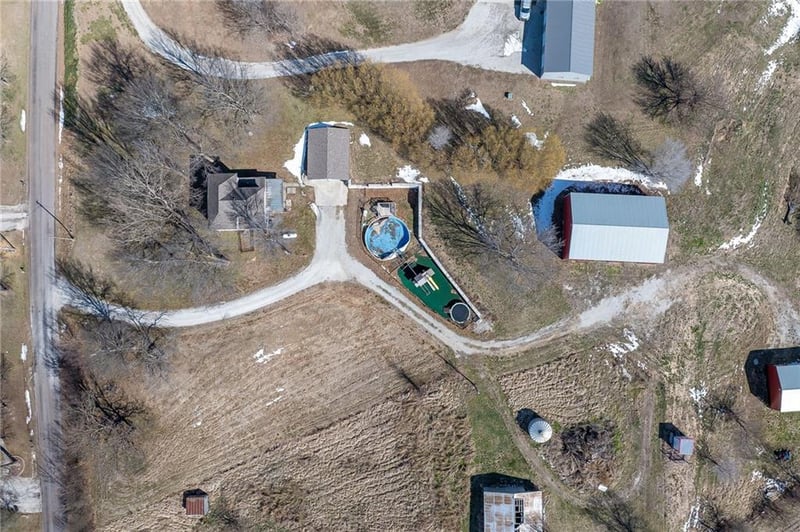 9133 40th Rd, St Joseph, MO 64507