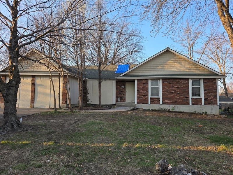 1206 W Lucy Webb Rd, Raymore, MO 64083