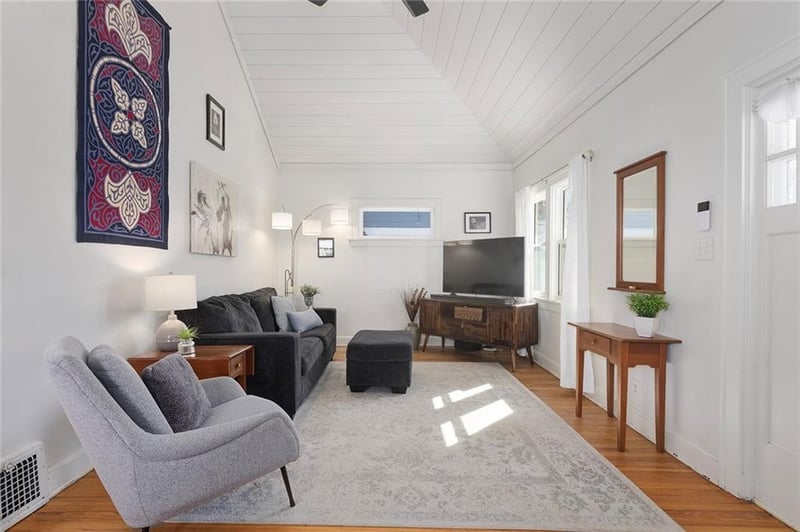 5903 Cherry St, Kansas City, MO 64110