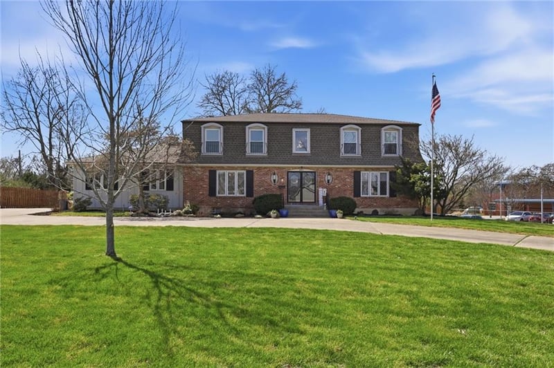 4950 Parish Dr, Roeland Park, KS 66205