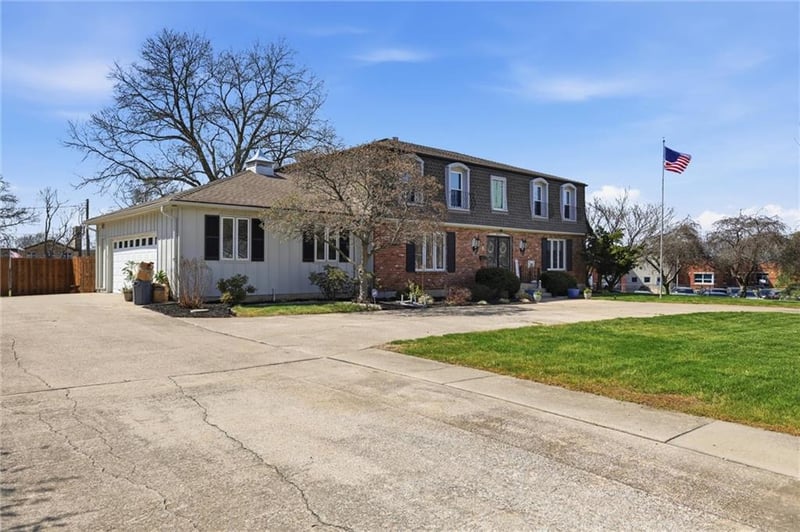4950 Parish Dr, Roeland Park, KS 66205