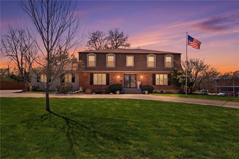 4950 Parish Dr, Roeland Park, KS 66205
