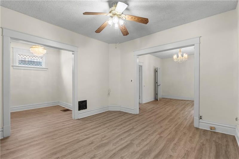 1807 Kensington Ave, Kansas City, MO 64127