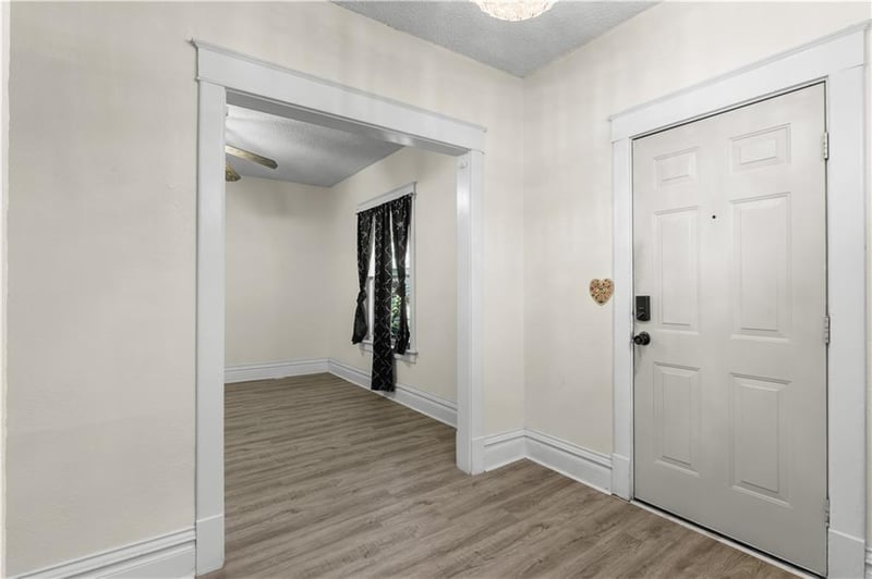 1807 Kensington Ave, Kansas City, MO 64127