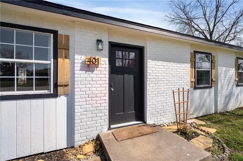 401 Edgewood Dr, Coffeyville, KS 67337