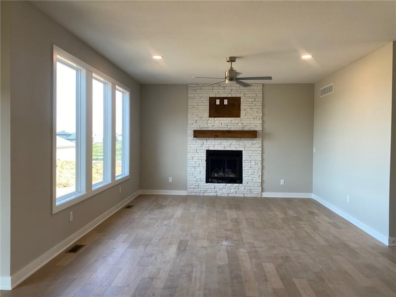 18970 W 193rd Ter, Spring Hill, KS 66083