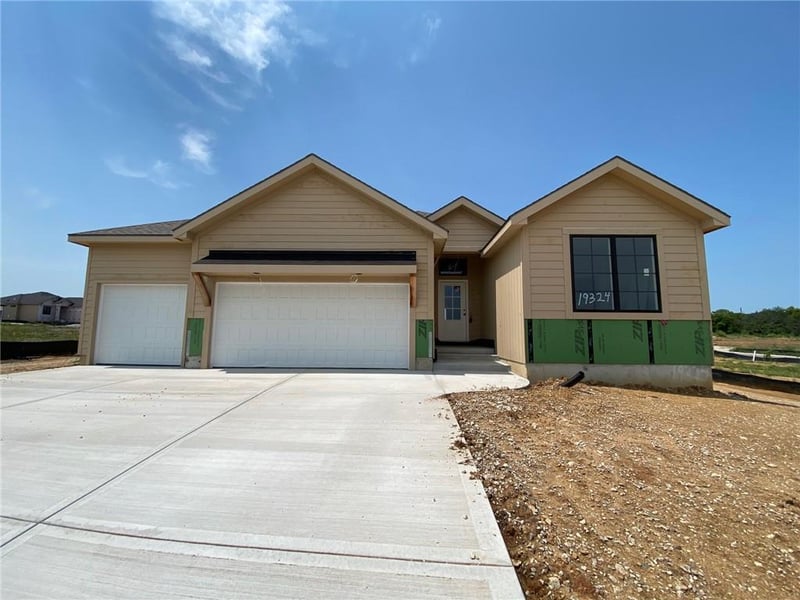 19324 Mahaffie St, Spring Hill, KS 66083