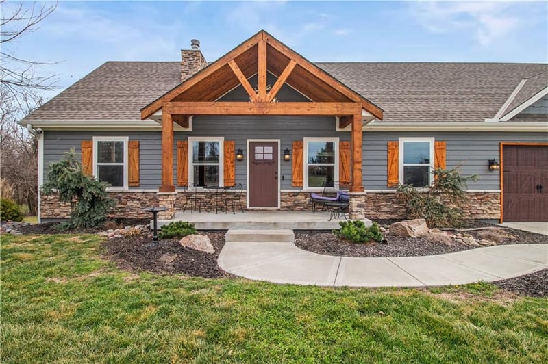 2107 S Outer Belt Rd, Oak Grove, MO 64075
