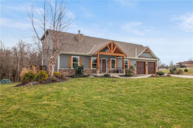 2107 S Outer Belt Rd, Oak Grove, MO 64075