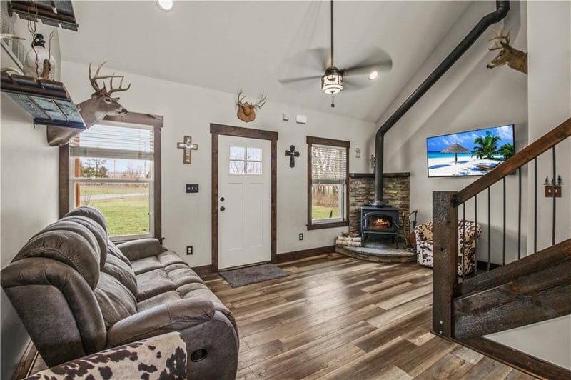 2107 S Outer Belt Rd, Oak Grove, MO 64075