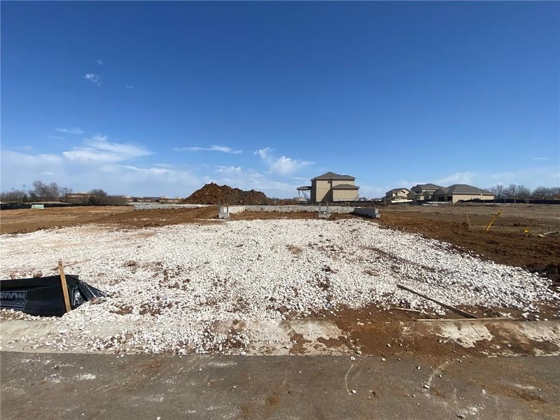 19317 Skyview Ln, Spring Hill, KS 66083