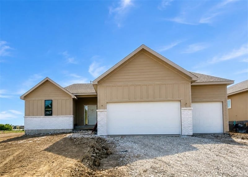 19317 Skyview Ln, Spring Hill, KS 66083