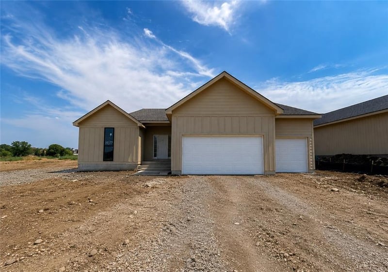 19317 Skyview Ln, Spring Hill, KS 66083