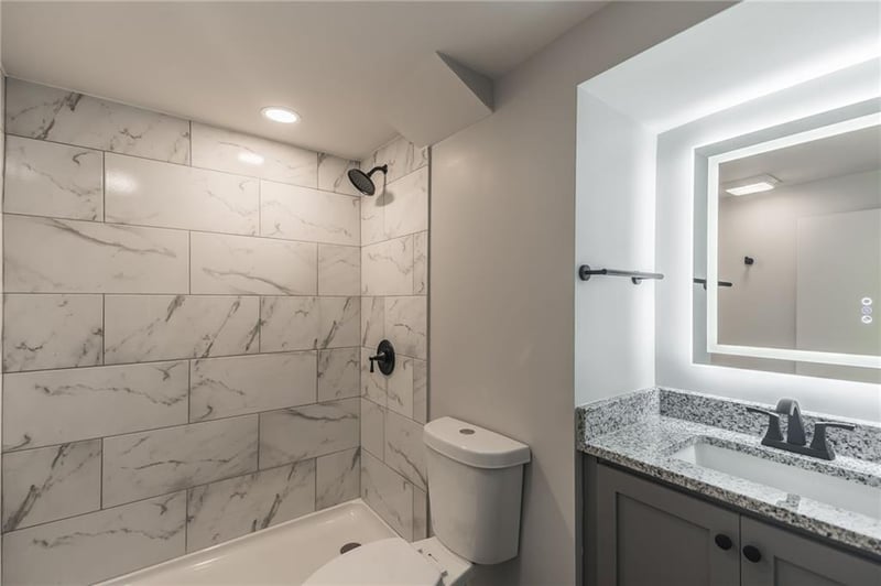 619 109th St, Kansas City, MO 64131