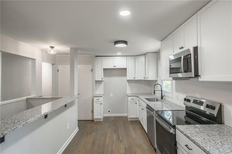 619 109th St, Kansas City, MO 64131