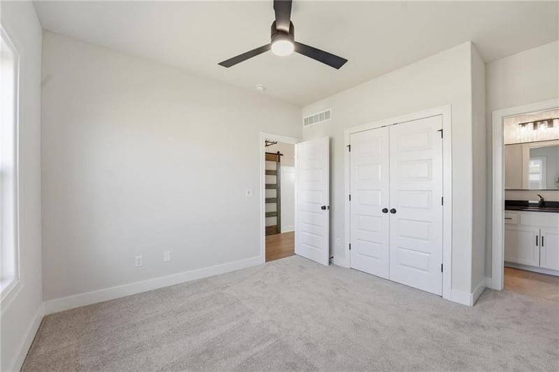 2074 Obrien Rd, Lee's Summit, MO 64081