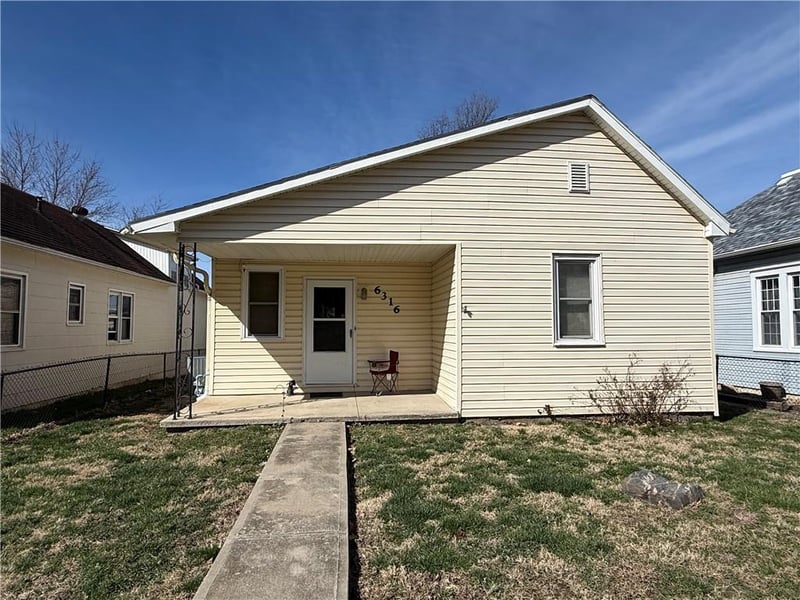 6316 Morris St, St Joseph, MO 64504