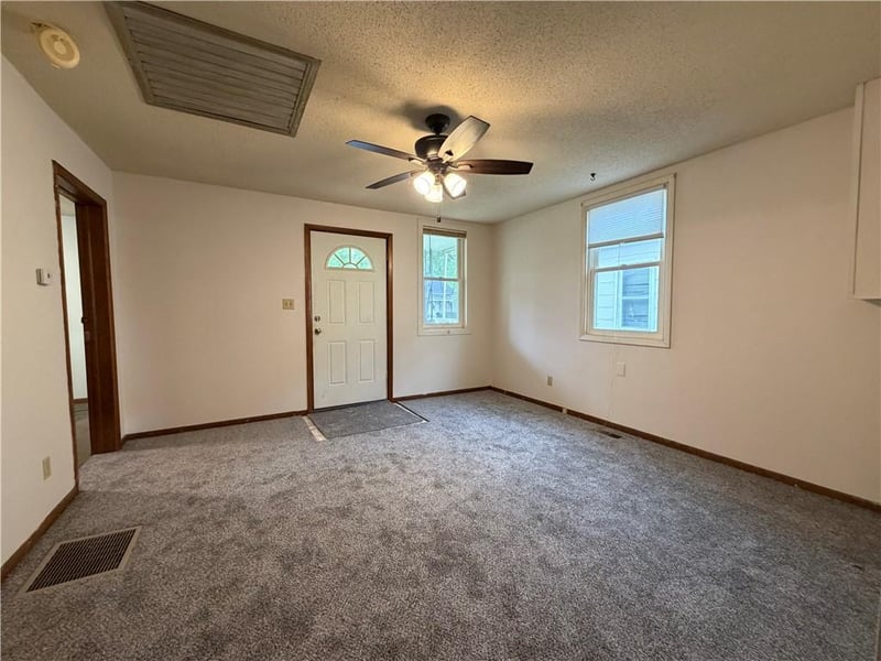 6316 Morris St, St Joseph, MO 64504