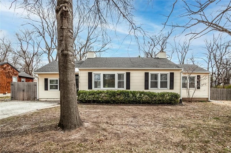 8119 Antioch Rd, Overland Park, KS 66204