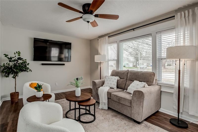 8119 Antioch Rd, Overland Park, KS 66204