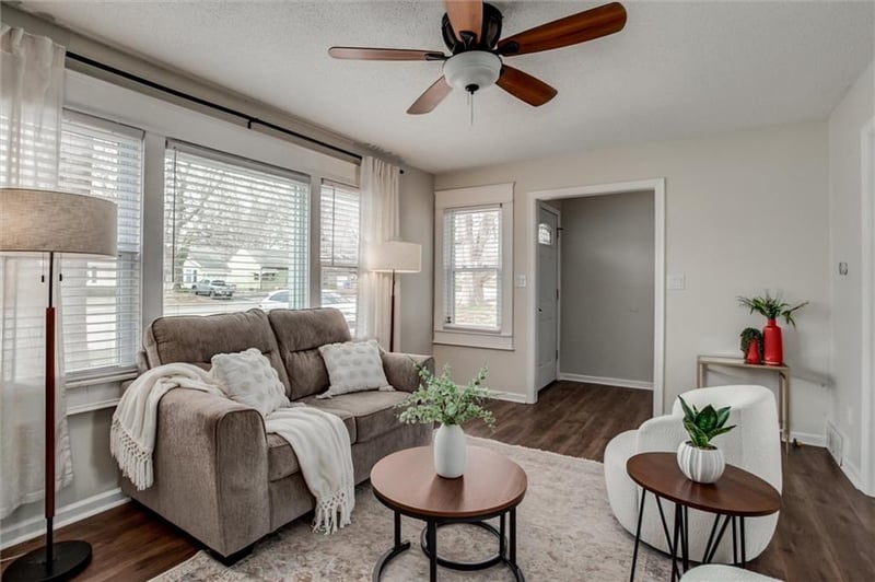 8119 Antioch Rd, Overland Park, KS 66204