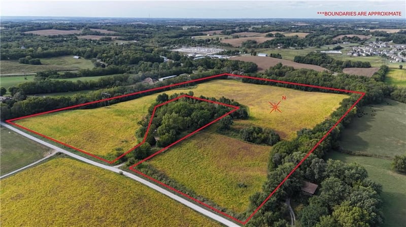 13911 Cr 305 Rd, St Joseph, MO 64505