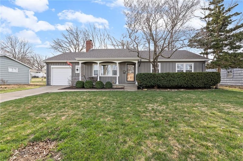 7301 Robinson St, Overland Park, KS 66204